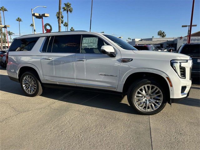 New 2026 GMC Yukon XL Denali w/ Denali Reserve Package image 3