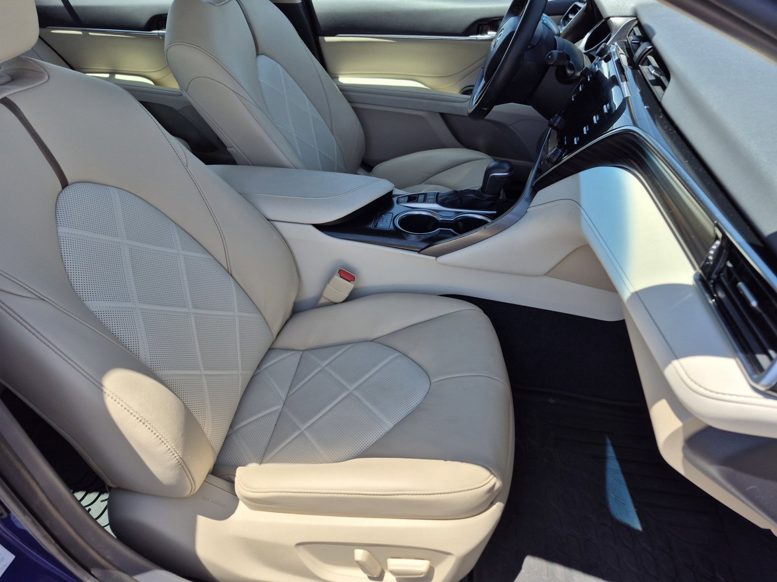 Used 2018 Toyota Camry XLE w/ Driver Assist Package FWD image 23
