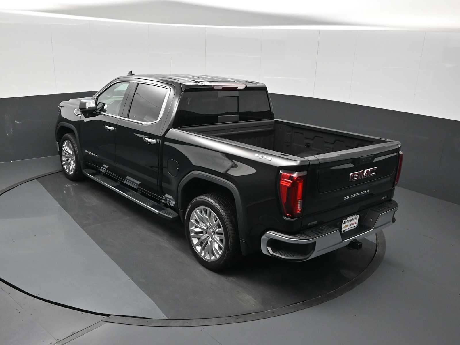 Used 2024 GMC Sierra 1500 SLT w/ SLT Convenience Package AWD/4WD image 13