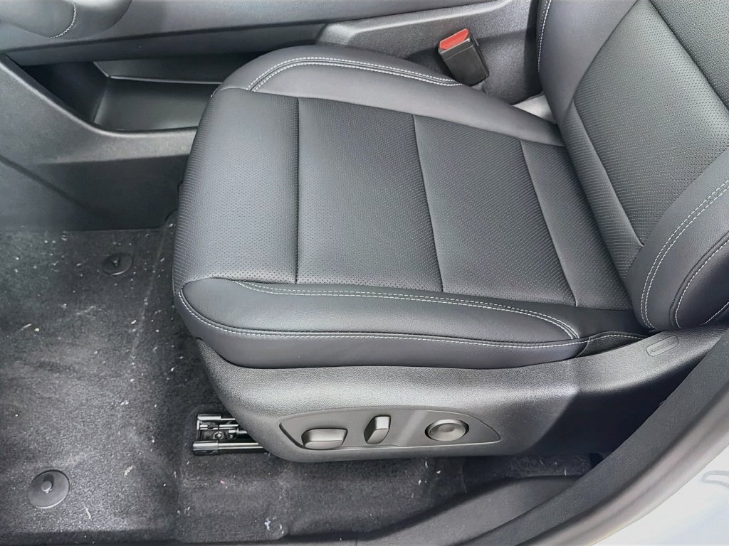 New 2027 Chevrolet Traverse LT w/ Sun and Wheel Package FWD image 19
