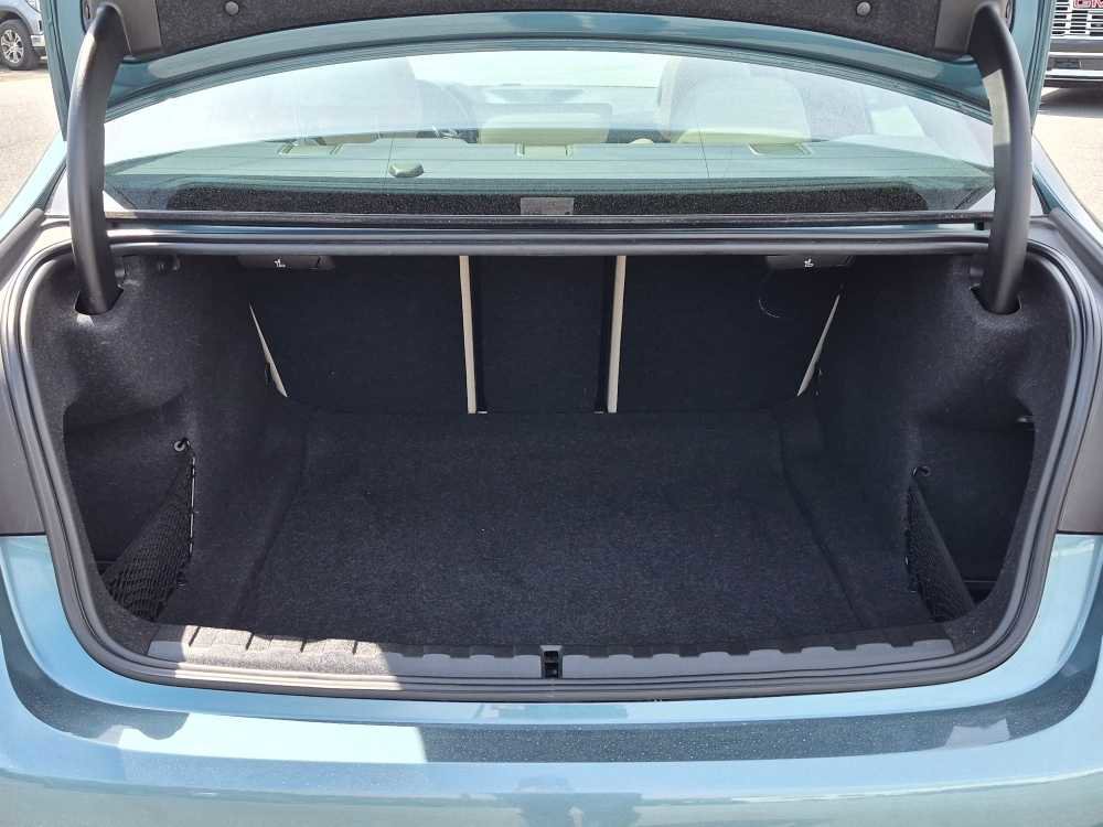 Used 2019 BMW 330i xDrive Sedan w/ Driving Assistance Package image 21