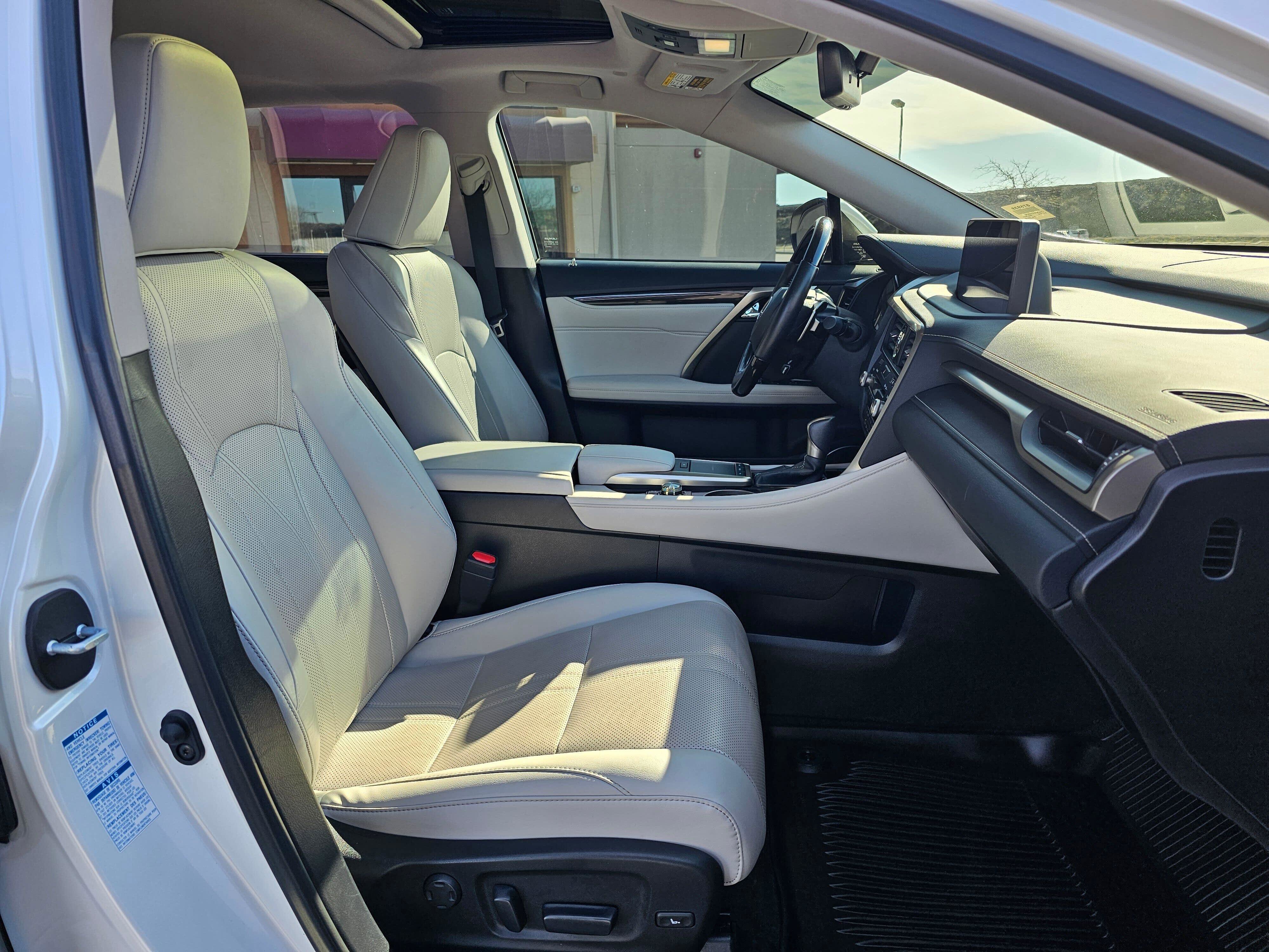 Used 2020 Lexus RX 350L Luxury w/ Accessory Package image 15