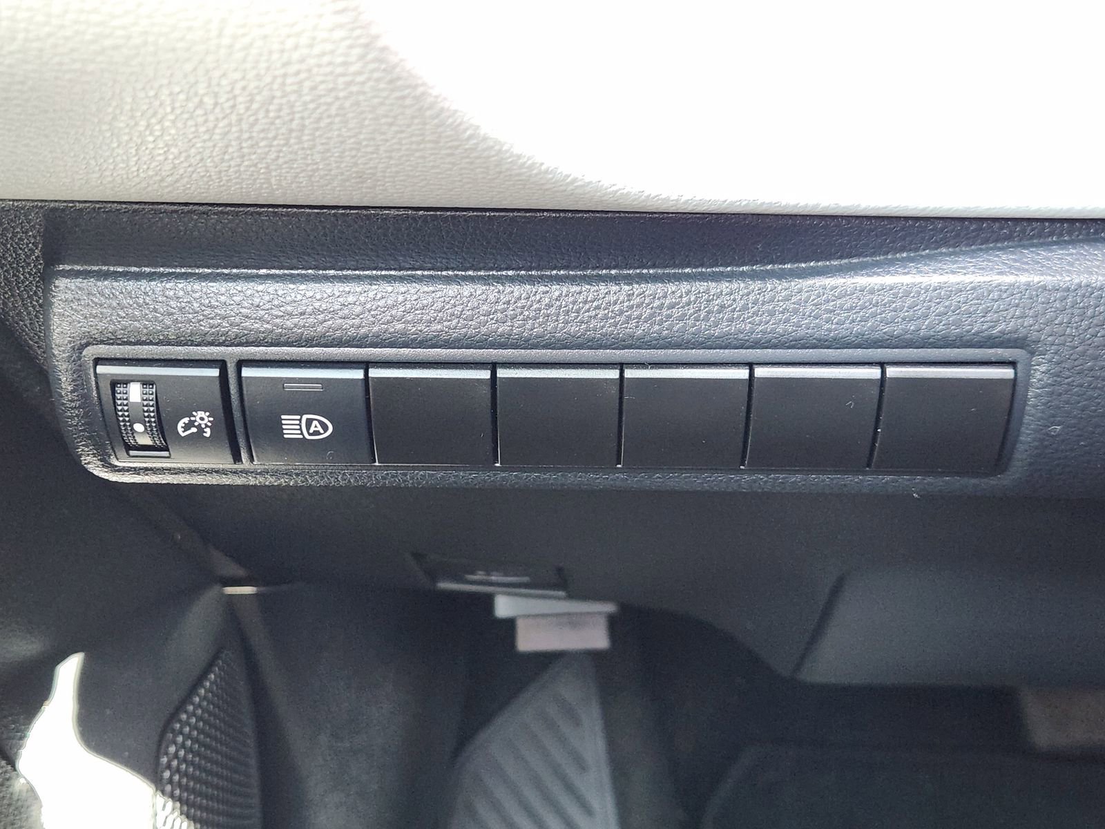 Used 2023 Toyota Corolla LE image 26