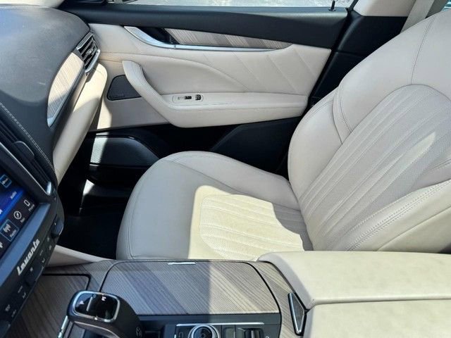 Used 2020 Maserati Levante GranLusso AWD/4WD image 10