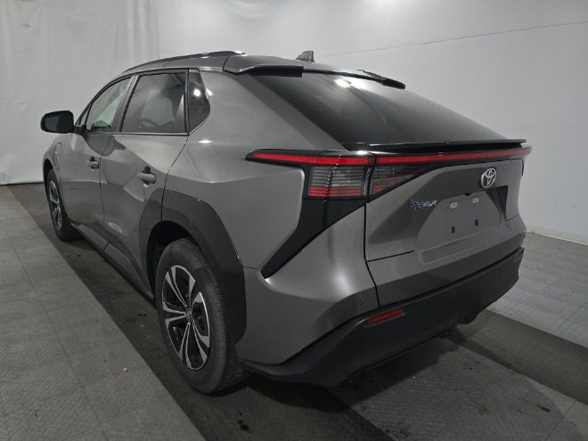 Used 2023 Toyota bZ4X XLE w/ Weather Package image 6