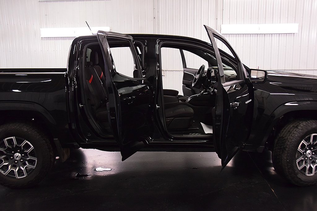 Used 2025 Chevrolet Colorado Z71 image 33