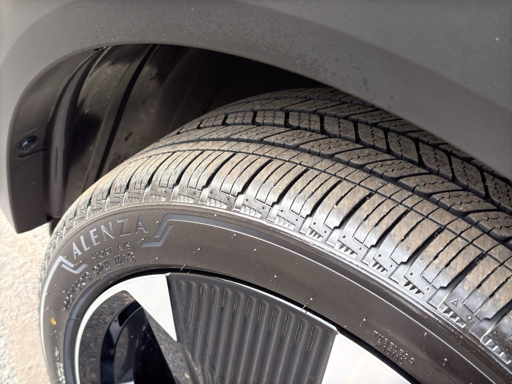 Used 2025 Nissan Kicks SR image 10