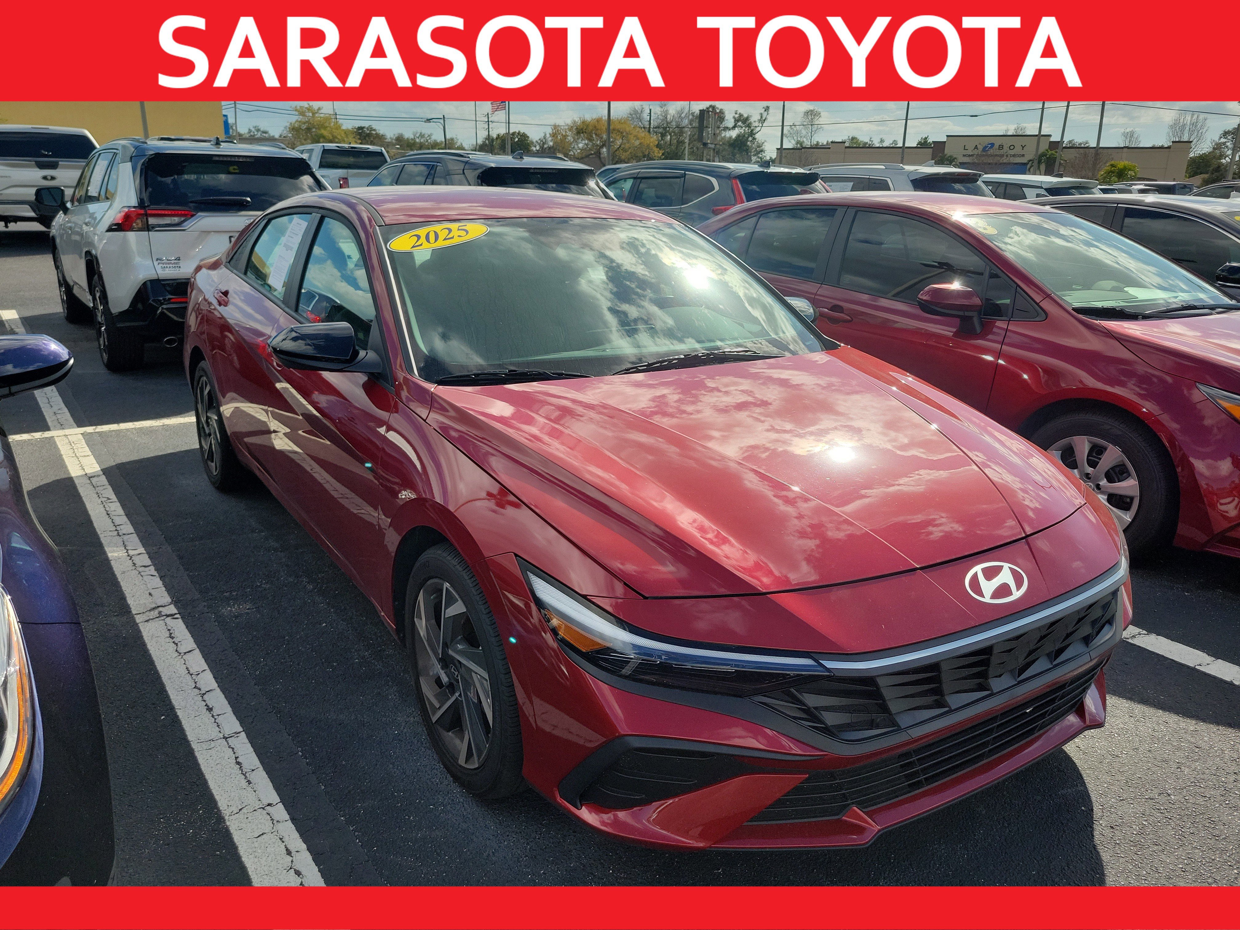 Used 2025 Hyundai Elantra Sport image 1