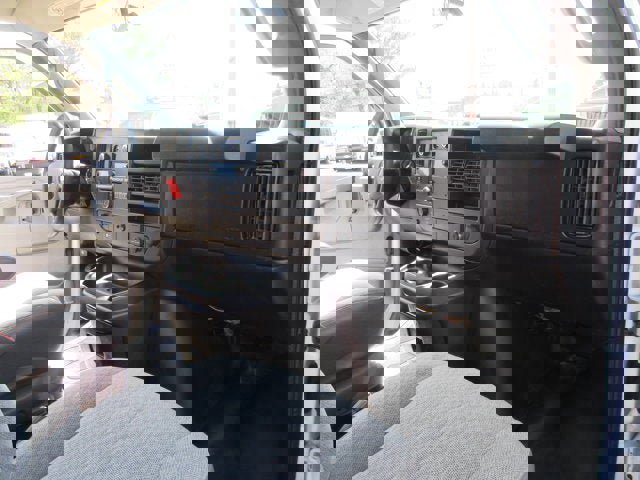 Used 2017 Chevrolet Express 3500 image 10