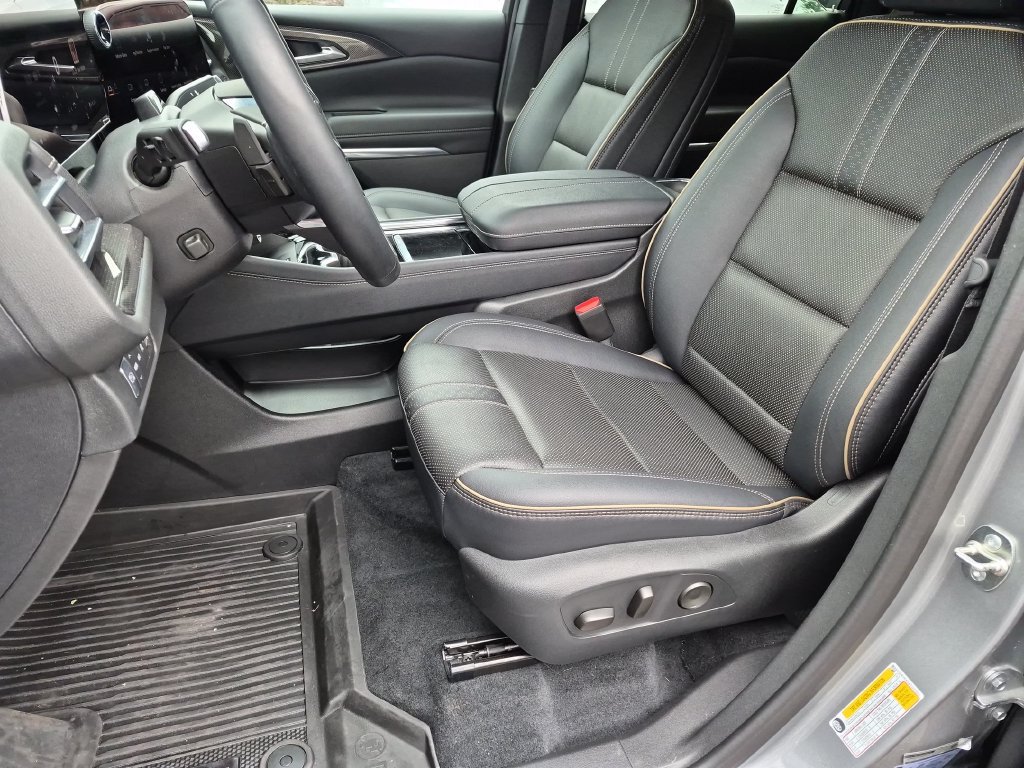 Certified 2026 Chevrolet Traverse High Country w/ LPO, Floor Liner Package AWD/4WD image 14