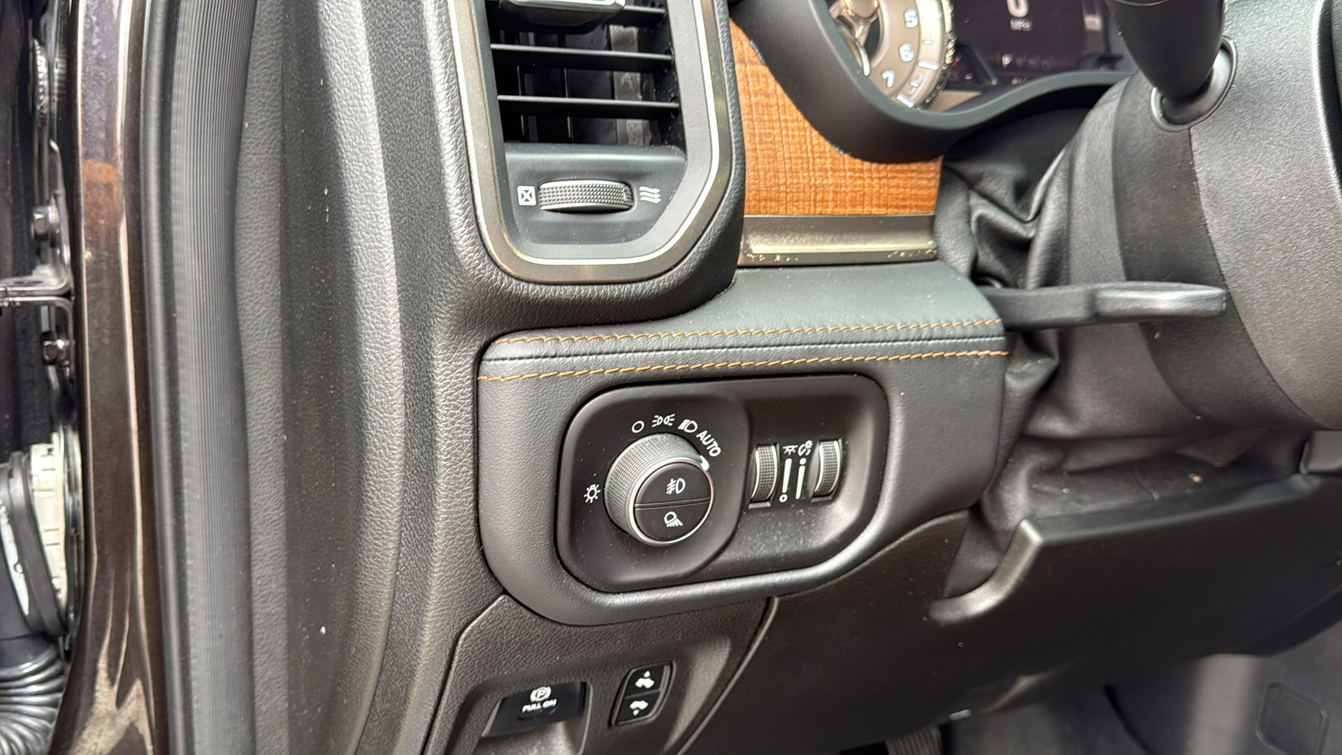 Used 2019 RAM 1500 Limited image 13