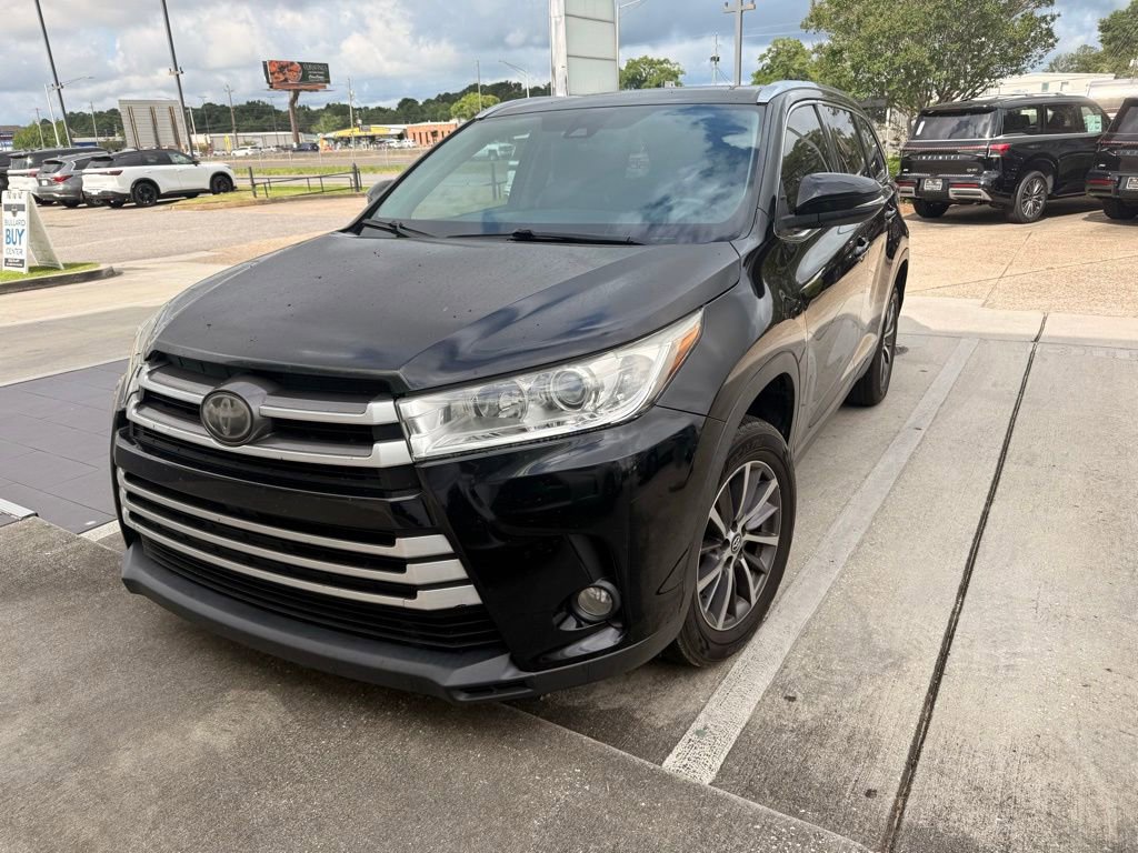 Used 2019 Toyota Highlander XLE FWD image 1