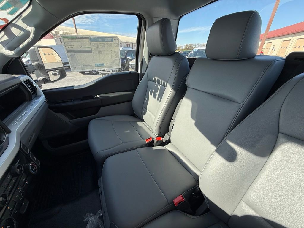 New 2026 Ford F250 XL w/ XL Chrome Package image 25
