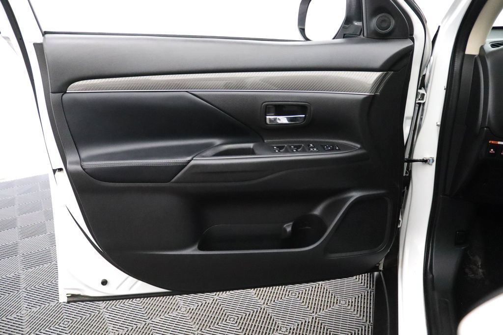 Used 2020 Mitsubishi Outlander SE AWD/4WD image 16