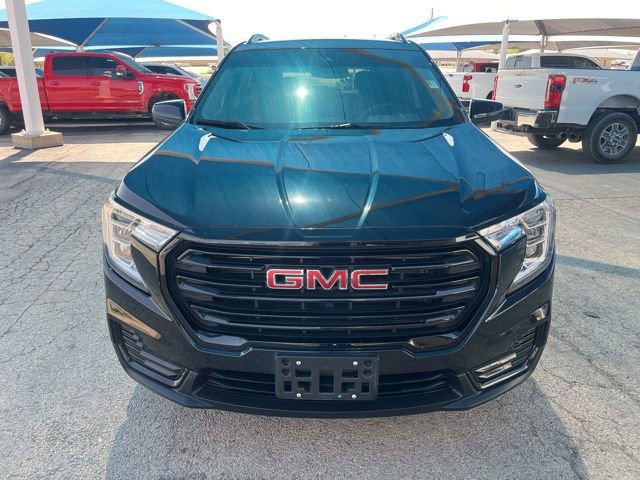 Used 2024 GMC Terrain SLE w/ Driver Convenience Package image 2