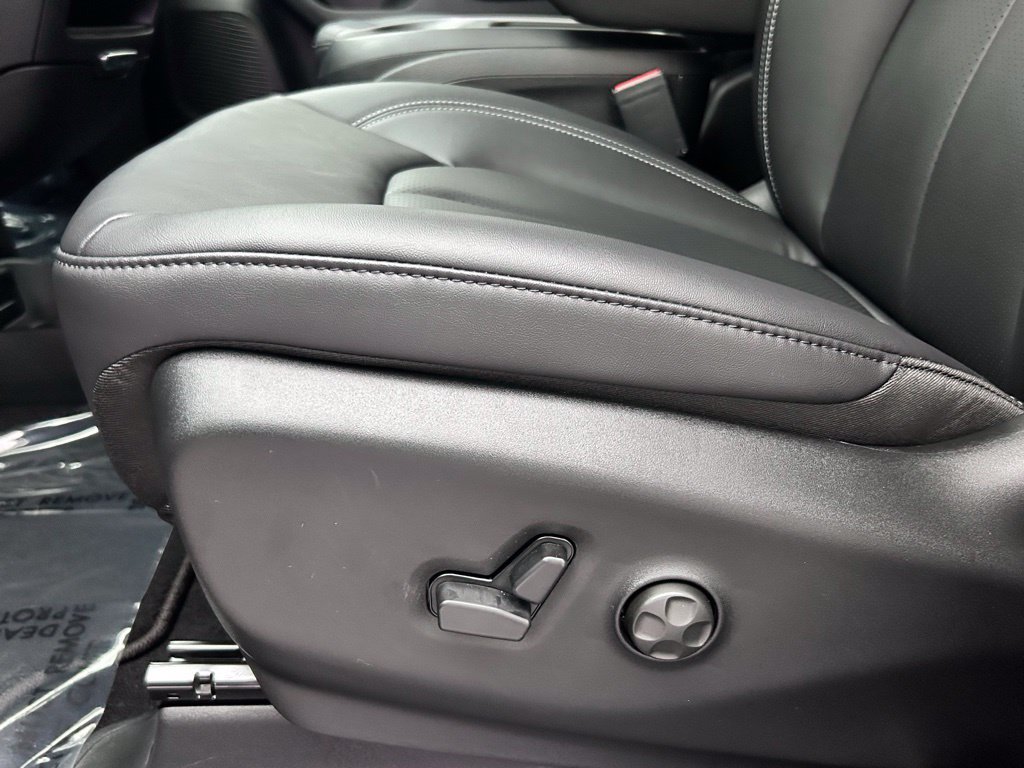 New 2026 Chrysler Pacifica Select AWD/4WD image 18