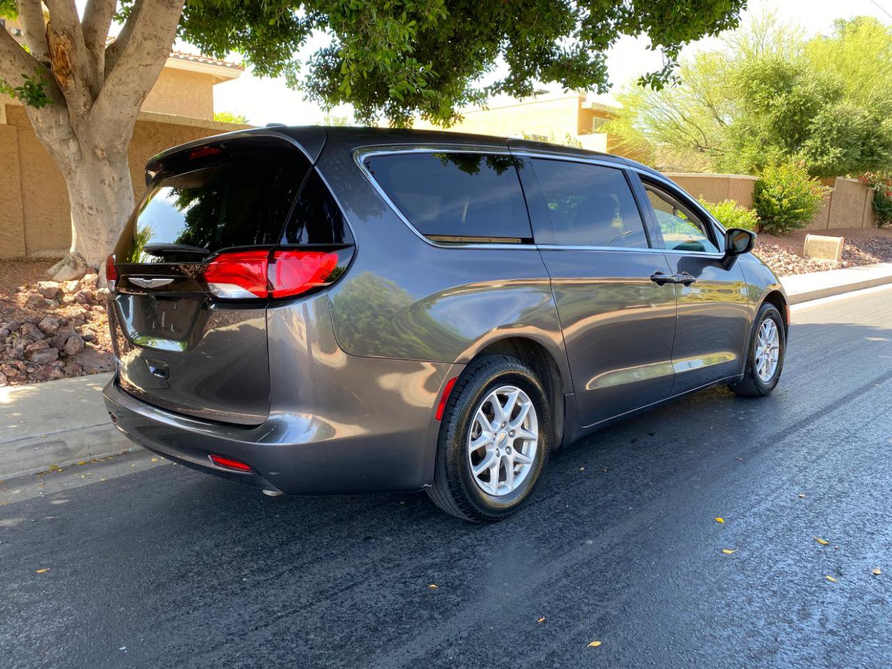 Used 2023 Chrysler Voyager LX FWD image 7