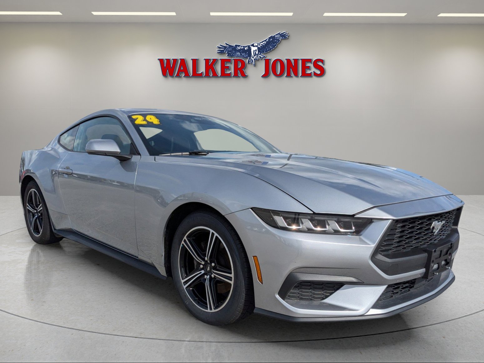 Used 2024 Ford Mustang Coupe RWD image 2