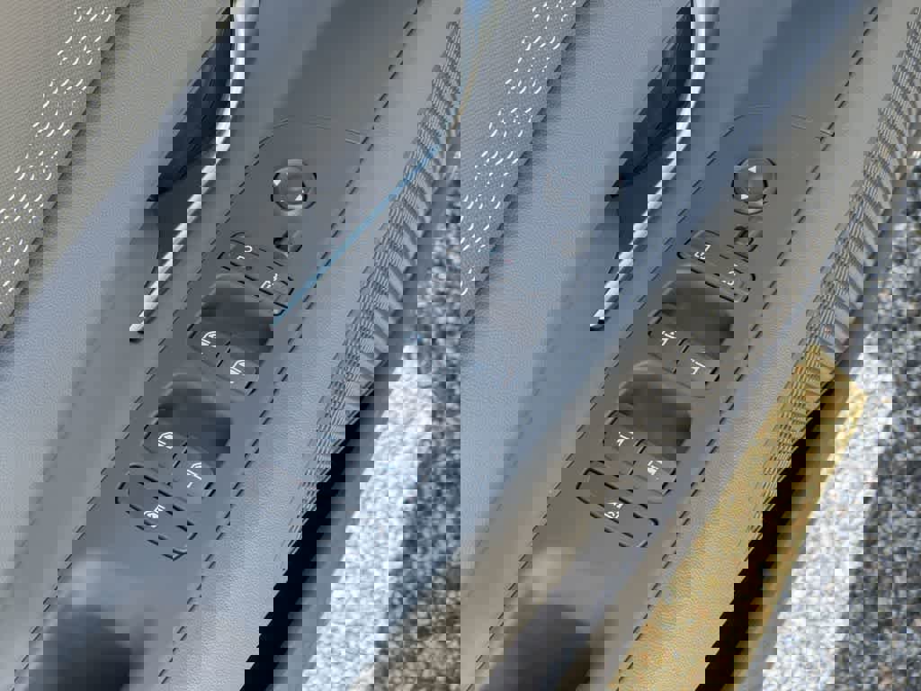 New 2025 Hyundai Elantra SEL image 17