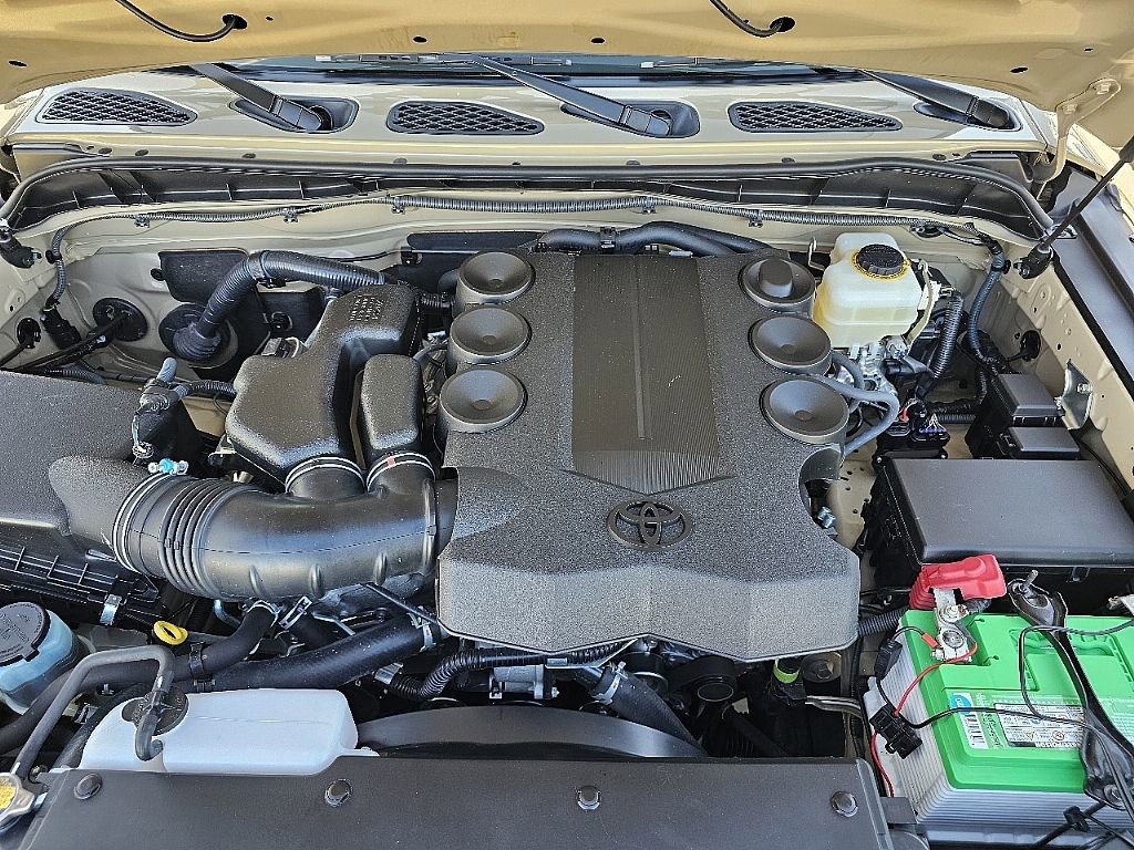 Used 2014 Toyota FJ Cruiser 4WD w/ Upgrade Package image 12