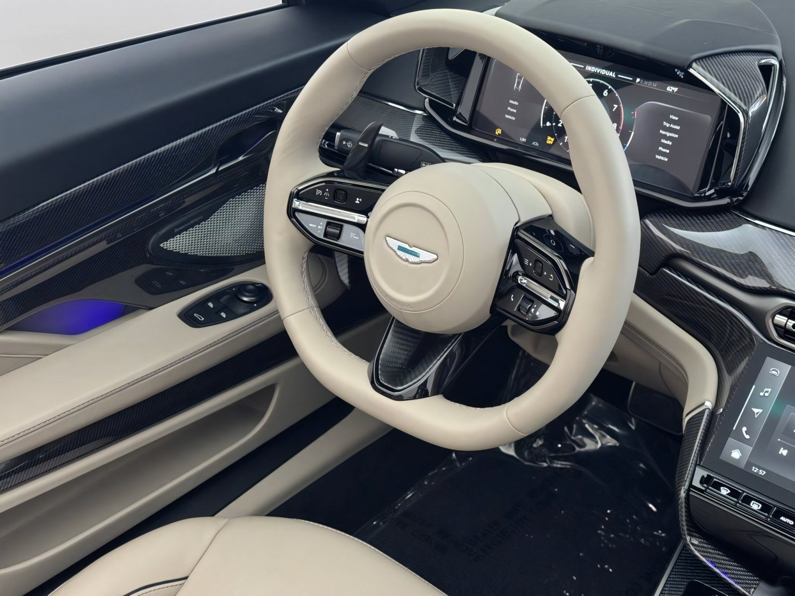 New 2026 Aston Martin Vanquish Convertible RWD image 16