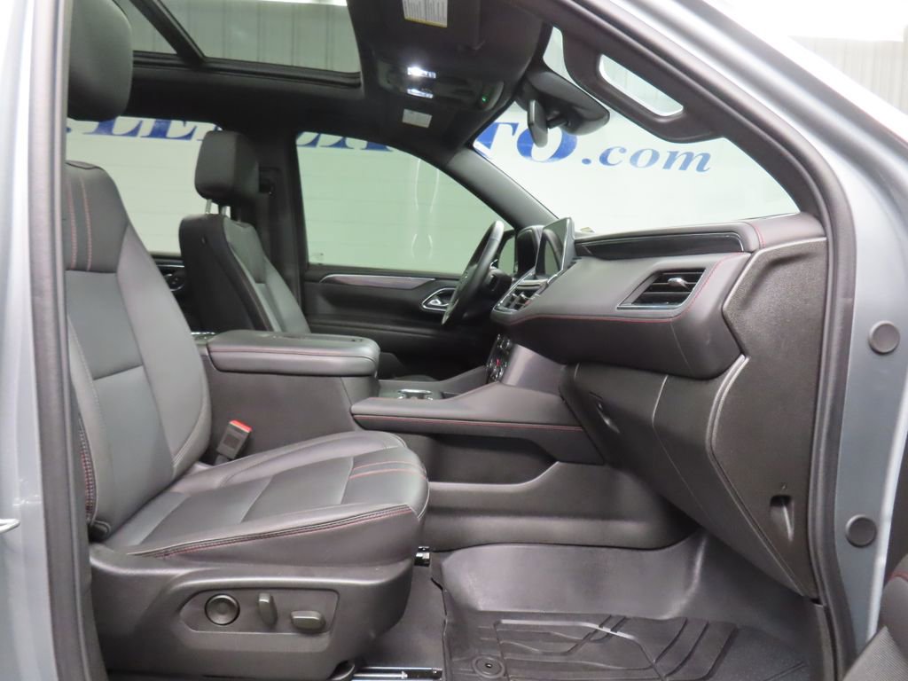 Used 2024 Chevrolet Suburban RST w/ Luxury Package image 33