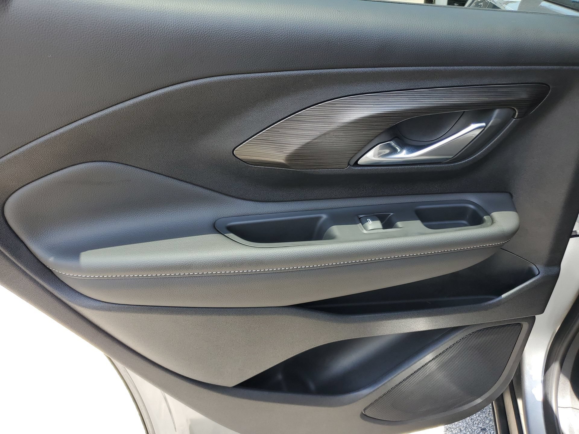 Used 2023 GMC Terrain SLT w/ LPO, Floor Liner Package FWD image 10