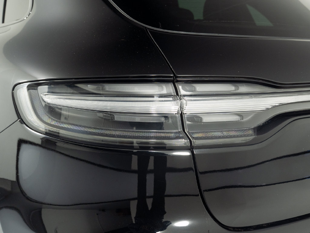 Certified 2021 Porsche Macan Turbo AWD/4WD image 52