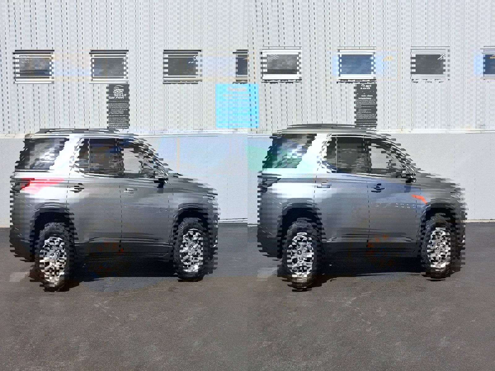 Used 2020 Chevrolet Traverse LT FWD image 9