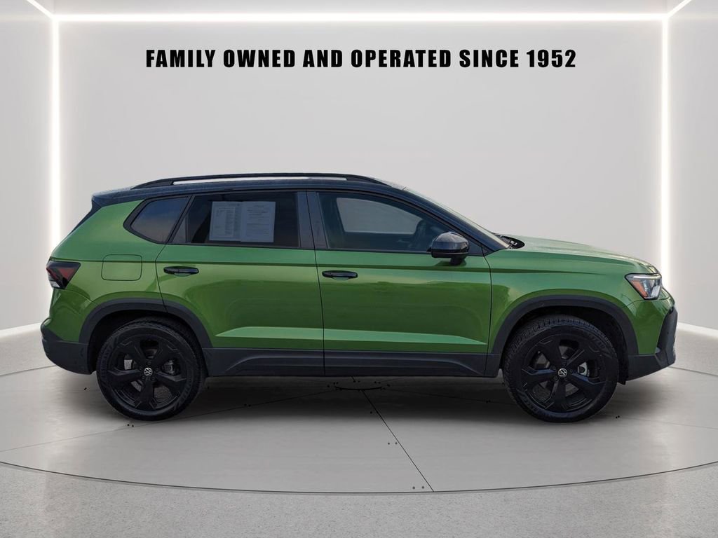 Certified 2025 Volkswagen Taos SE AWD/4WD image 7