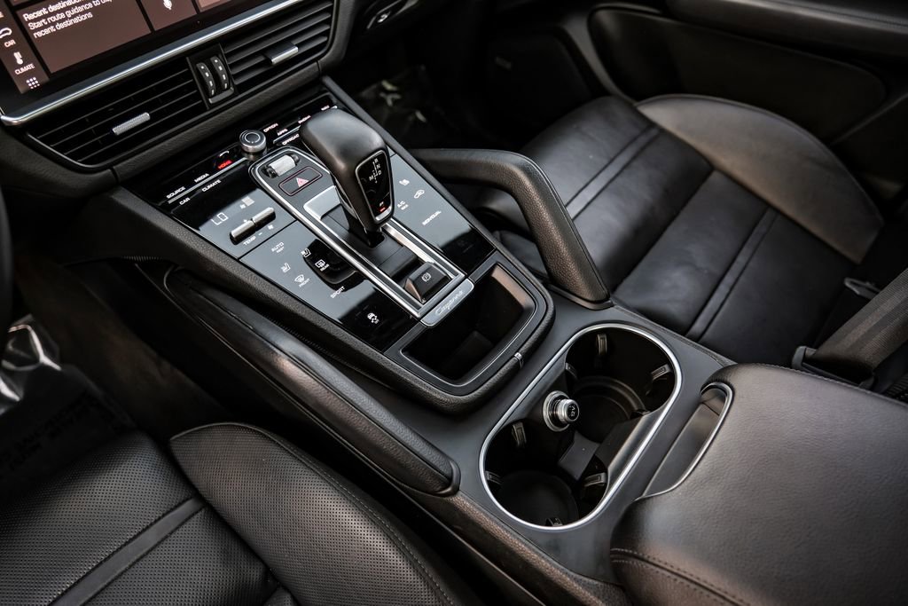 Used 2021 Porsche Cayenne image 25