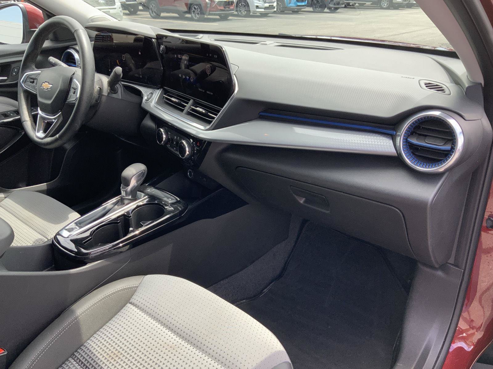 Used 2024 Chevrolet Trax LT w/ Driver Confidence Package FWD image 54