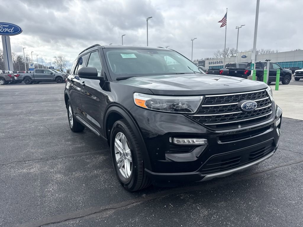 Used 2023 Ford Explorer XLT w/ Equipment Group 202A image 4
