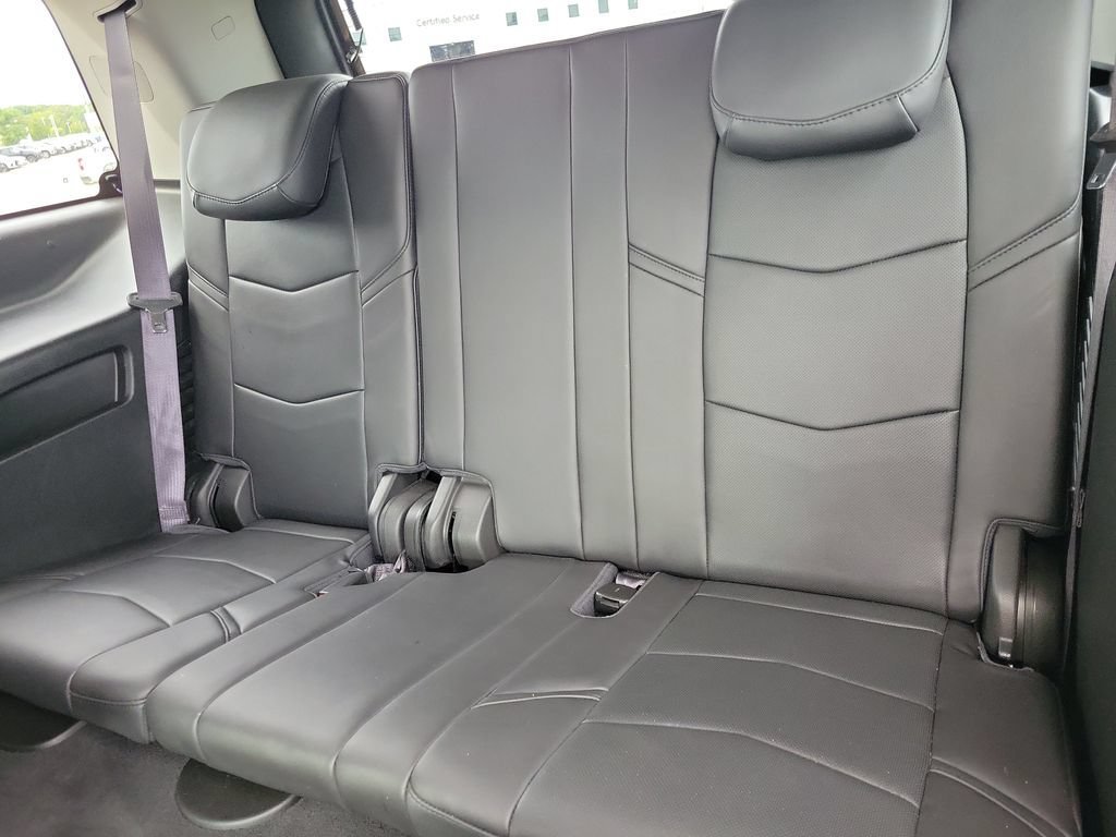 Used 2017 Cadillac Escalade Luxury AWD/4WD image 12