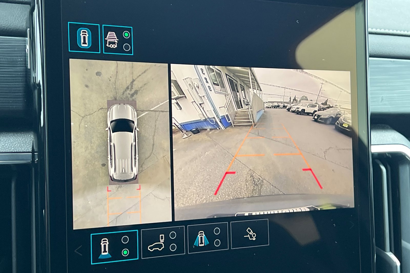 Used 2025 GMC Acadia Elevation image 18