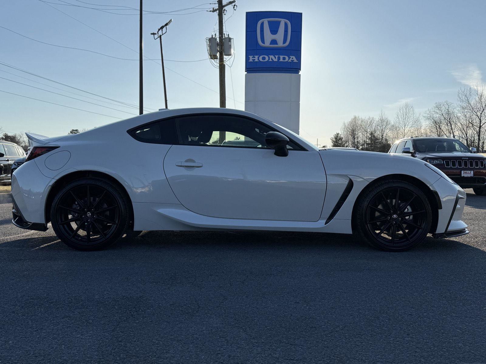Used 2024 Toyota GR86 Premium image 4
