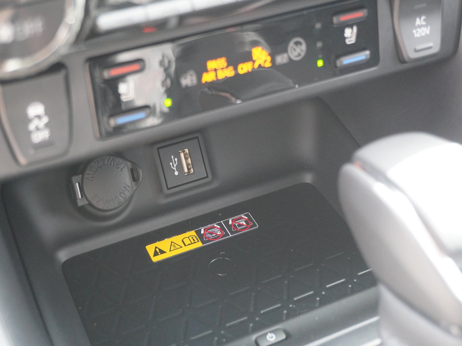 Used 2025 Toyota RAV4 XSE w/ Premium Package AWD/4WD image 26