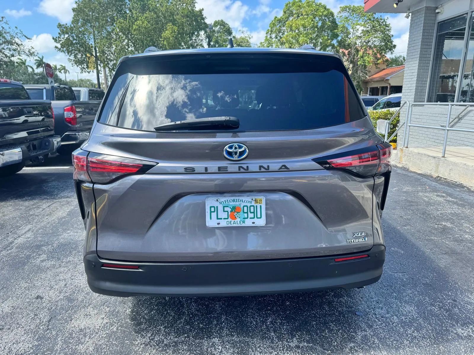 Used 2021 Toyota Sienna XLE FWD image 6