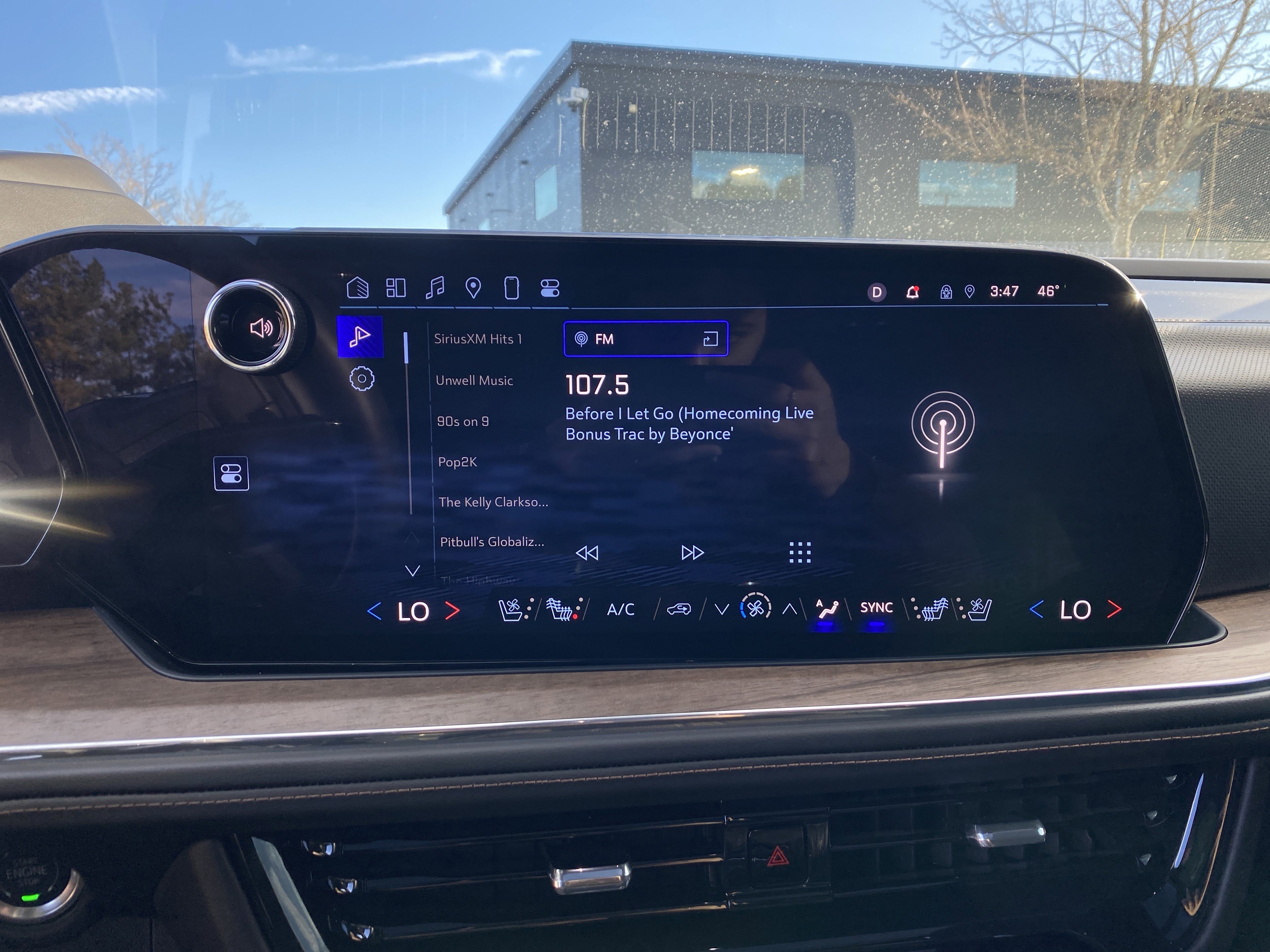 Used 2025 Chevrolet Suburban High Country image 38