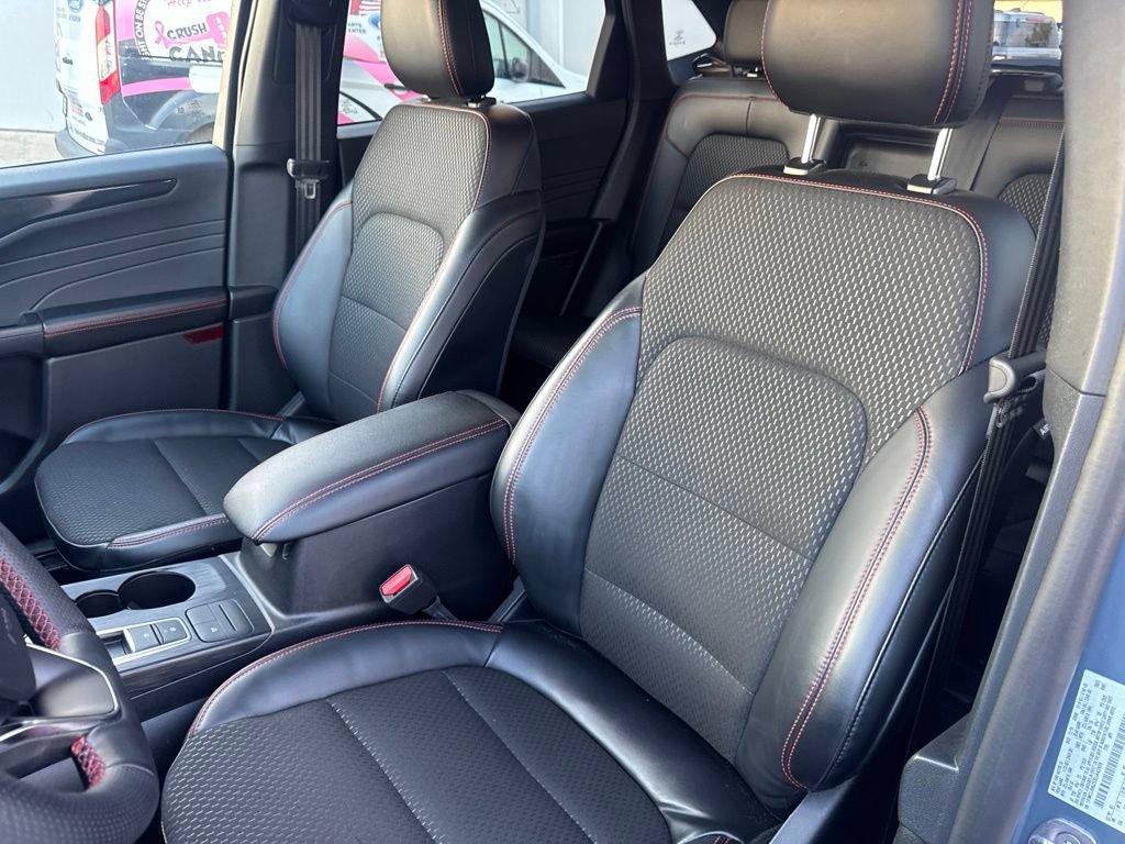 Certified 2025 Ford Escape ST-Line Select AWD/4WD image 12