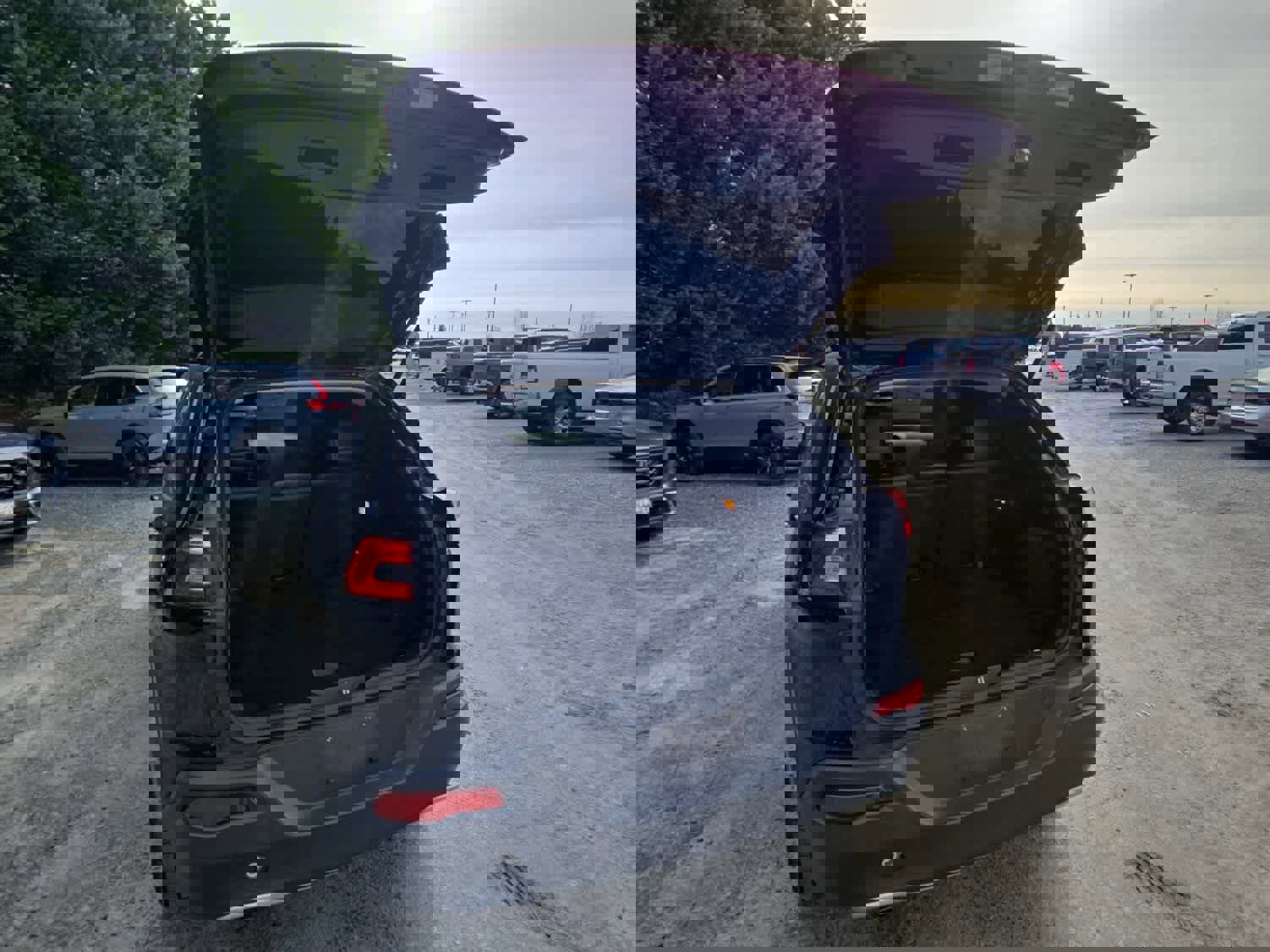 Used 2017 Jeep Cherokee Limited image 9