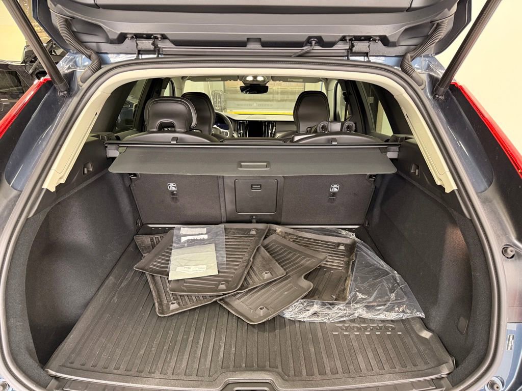 Used 2025 Volvo XC60 B5 Core w/ Climate Package image 23