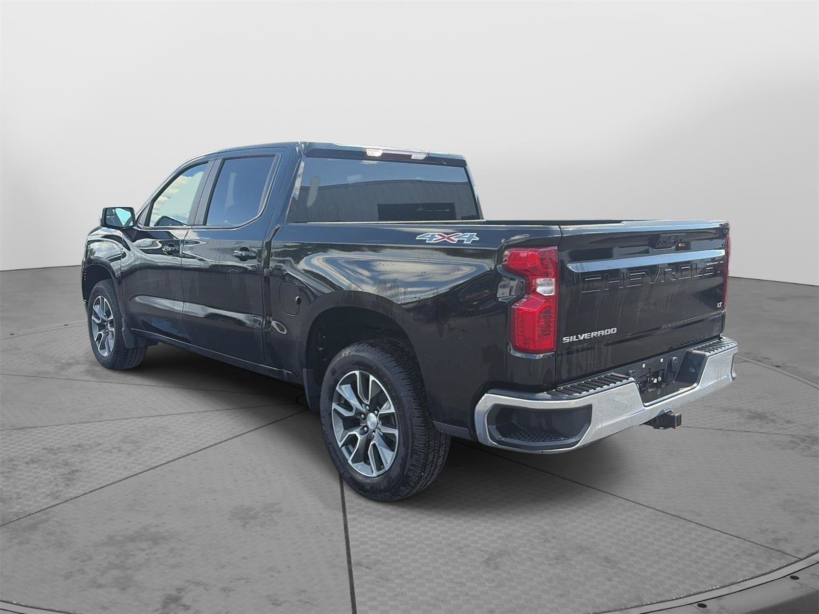 Used 2024 Chevrolet Silverado 1500 LT AWD/4WD image 7