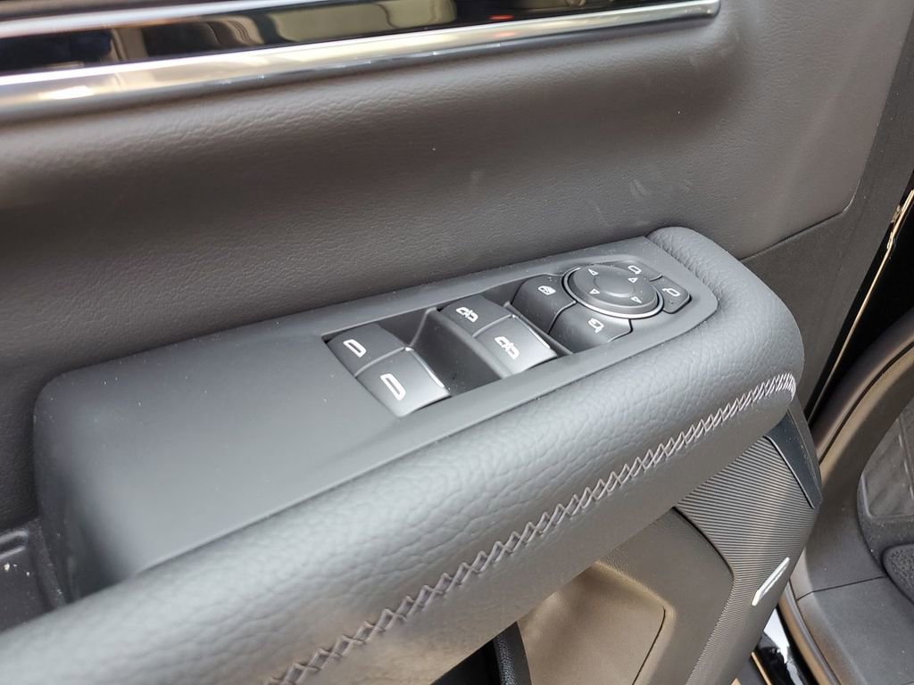 New 2025 GMC Yukon XL Denali w/ Denali Reserve Package image 25