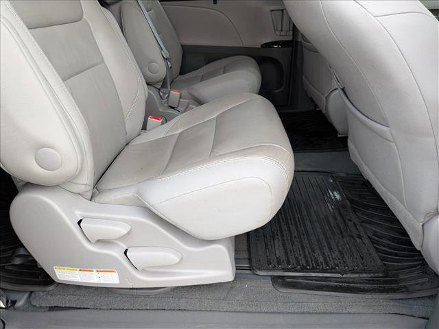 Used 2015 Toyota Sienna XLE image 19