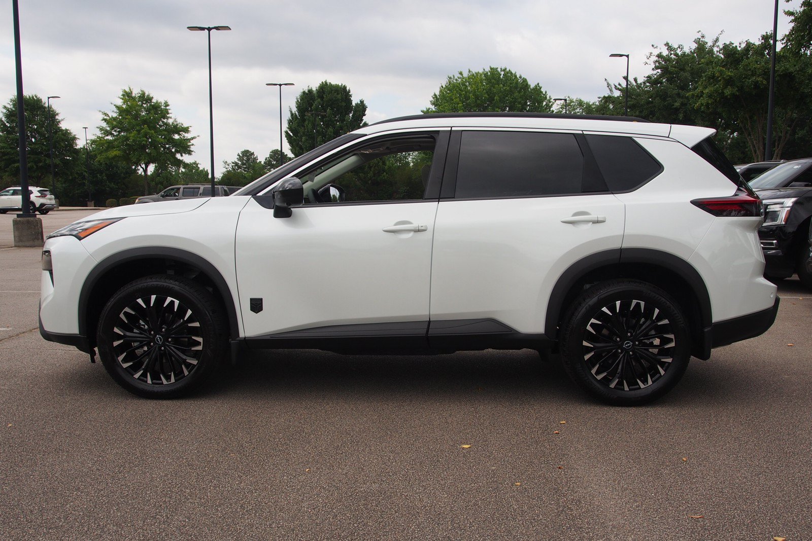 New 2026 Nissan Rogue Dark Armor FWD image 4