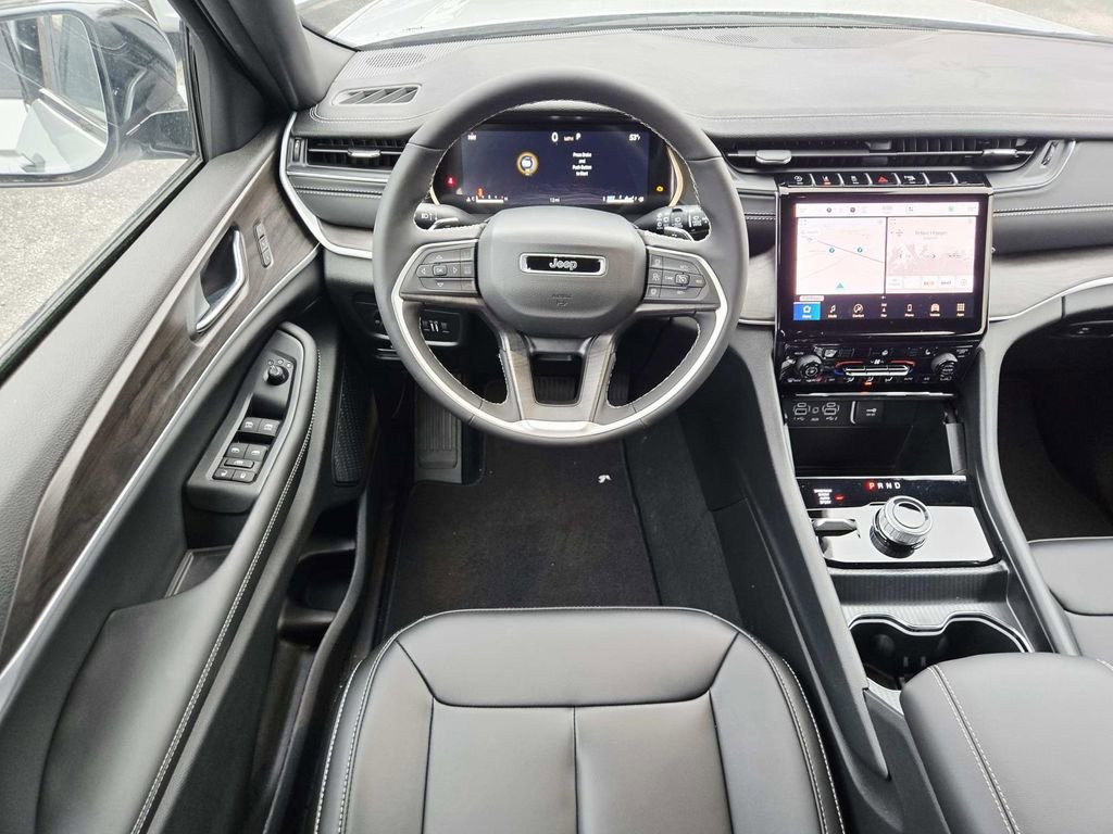 New 2025 Jeep Grand Cherokee Limited w/ Black Appearance Package image 10