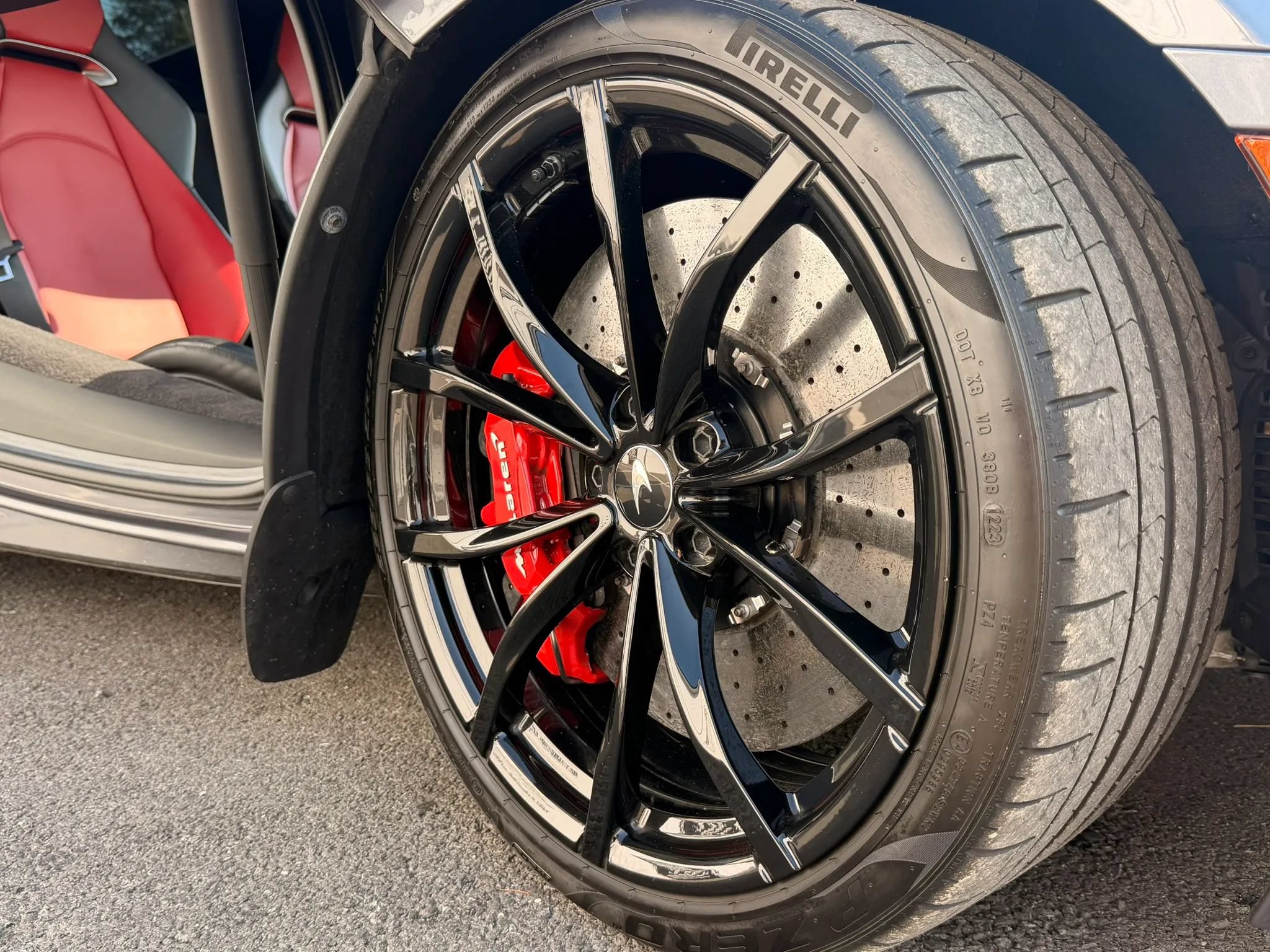 Used 2023 McLaren Artura RWD image 20