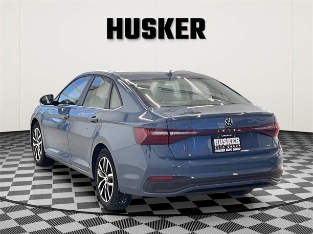 Used 2025 Volkswagen Jetta SE image 7