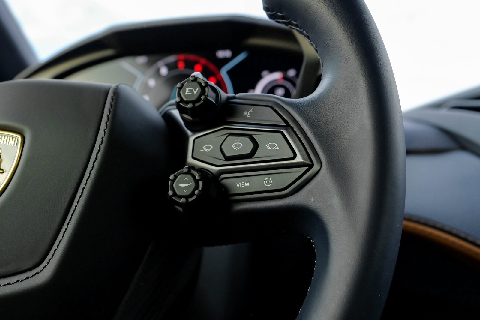 Used 2025 Lamborghini Revuelto image 19
